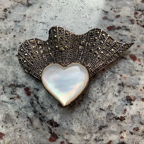 Vintage sterling silver Marcasite wavey brooch pin with mother of pearl heart - Picture 3 of 5
